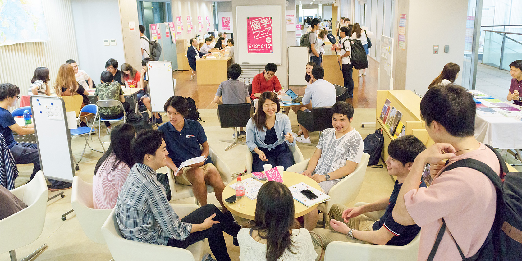 Photograph of students having friendly talks at a study abroad fair held on Hiyoshi Campus